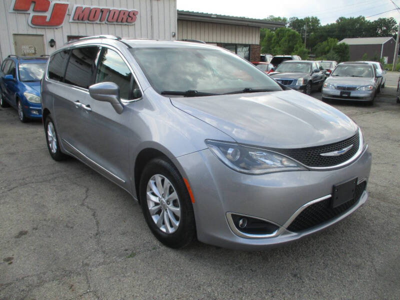 2018 Chrysler Pacifica Touring L's photo