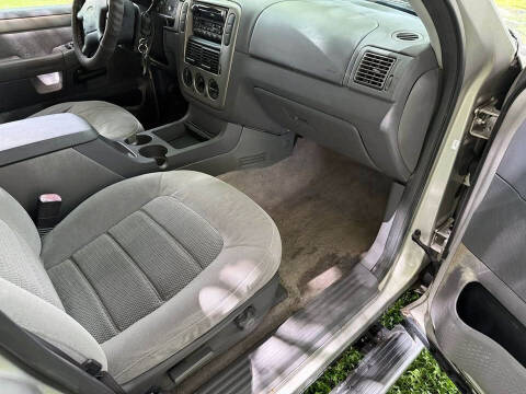 2004 Ford Explorer XLT