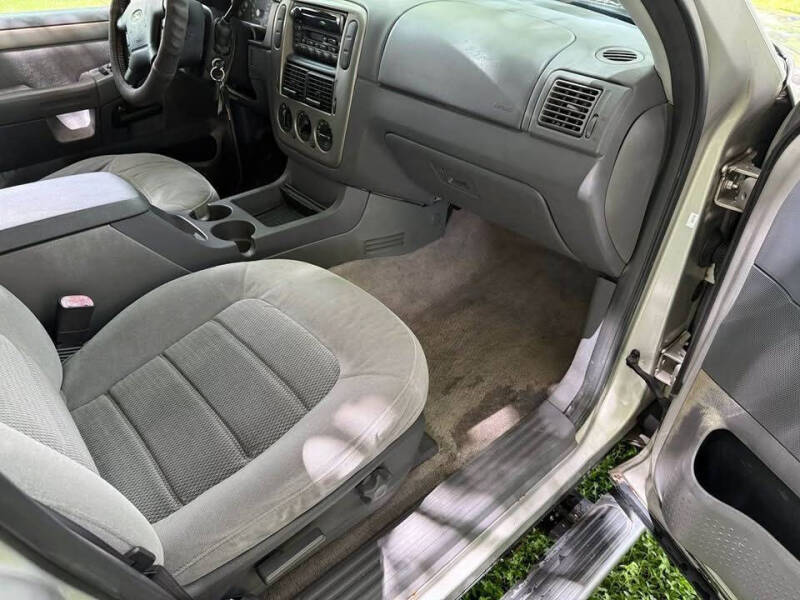 2004 Ford Explorer XLT