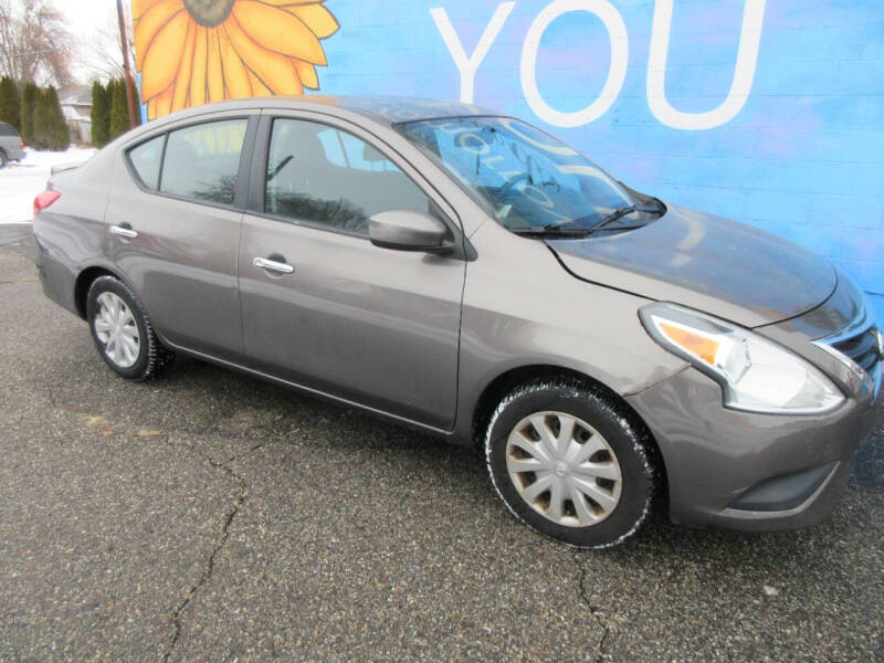 2016 Nissan Versa Sedan SV photo 2