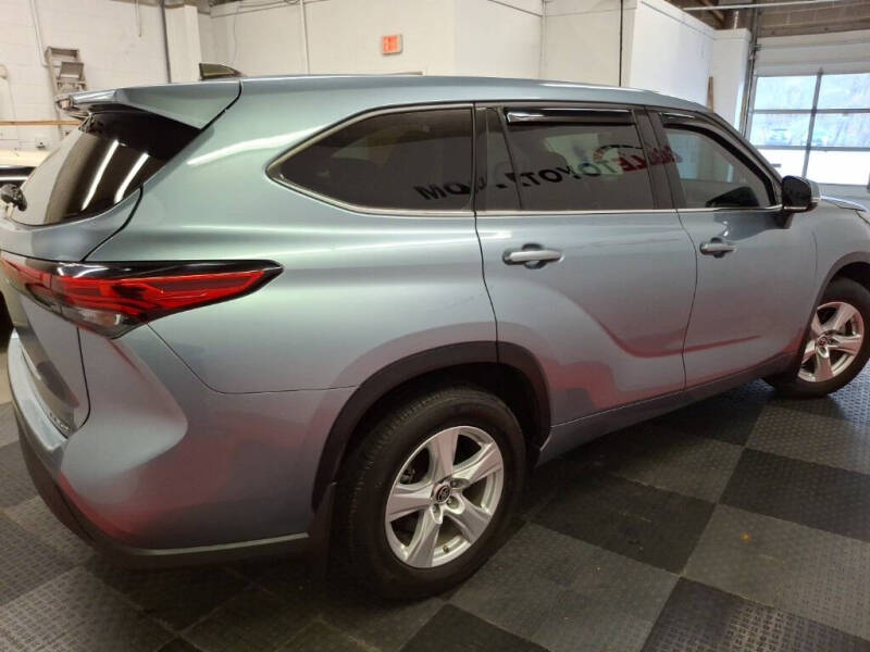 2022 Toyota Highlander LE