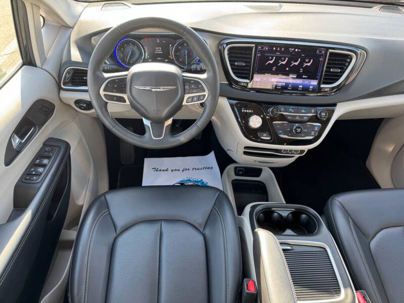 2023 Chrysler Pacifica Touring L
