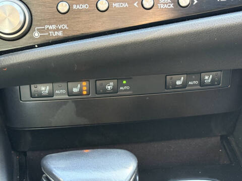 2024 Lexus ES 300h F SPORT Design