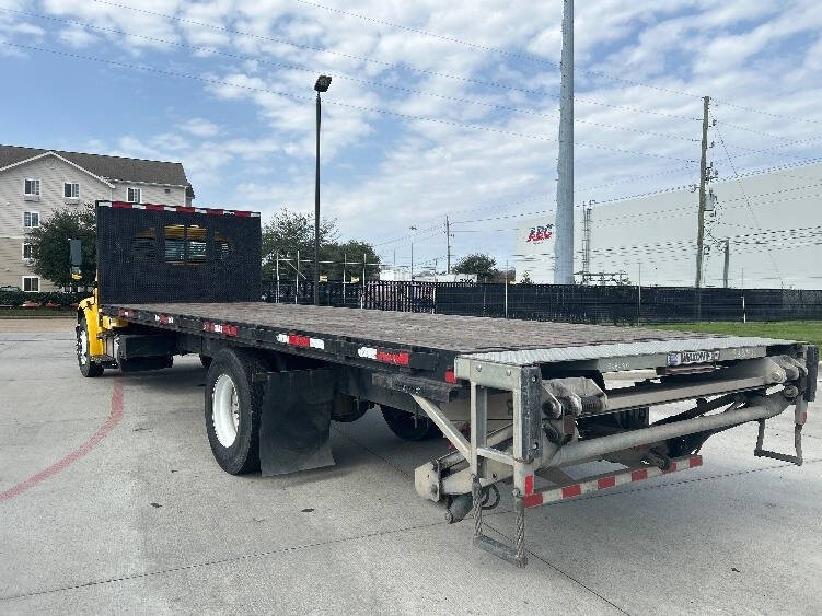 2019 Freightliner M2 106