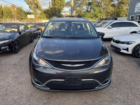 2017 Chrysler Pacifica Touring-L Plus