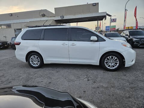 2015 Toyota Sienna XLE Premium 8-Passenger