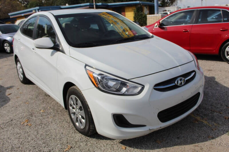 2017 Hyundai Accent SE photo 3