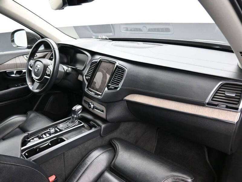 2021 Volvo XC90 T6 Inscription 6-Passenger