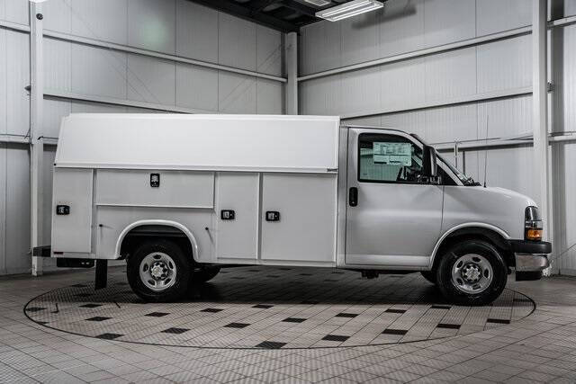 2025 Chevrolet Express 3500