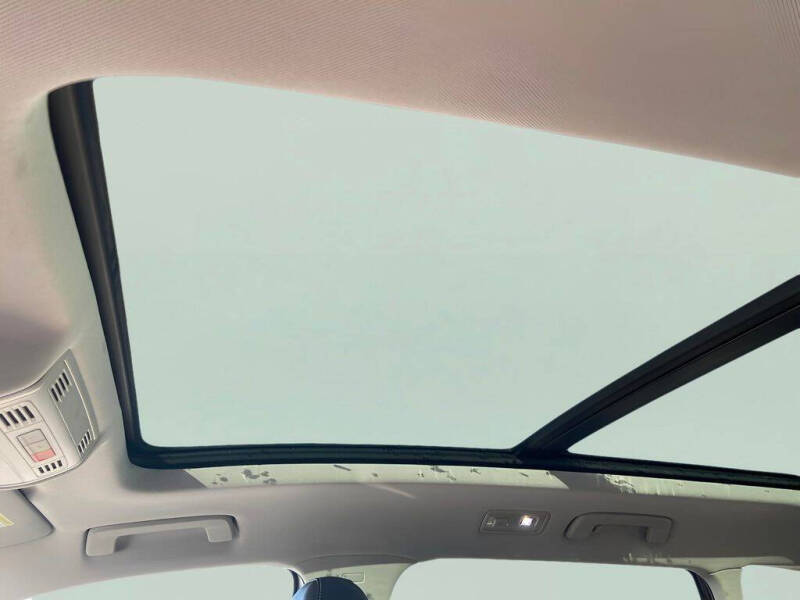 2025 Volkswagen Taos SE 4Motion