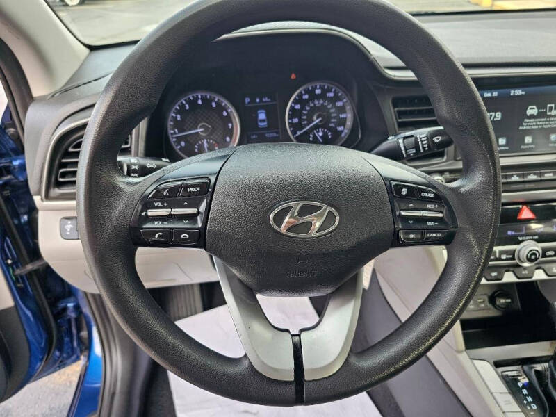 2020 Hyundai Elantra SEL photo 14