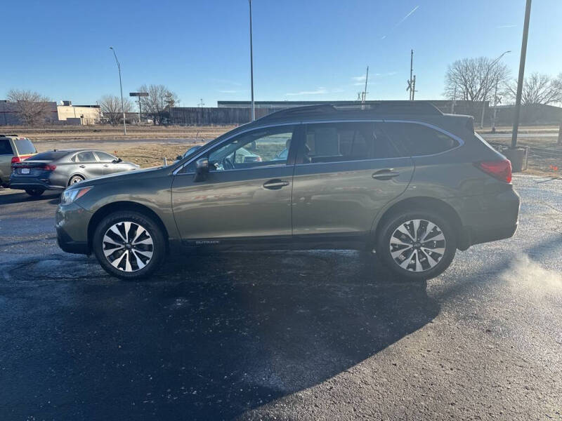 2015 Subaru Outback Limited's photo