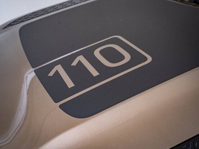 2025 Land Rover Defender 110 P500 X-Dynamic SE