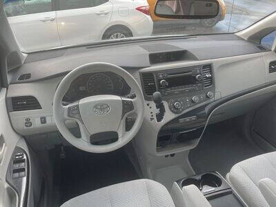 2011 Toyota Sienna LE 8-Passenger