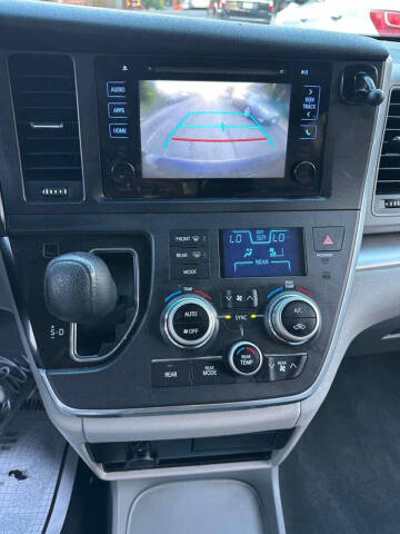 2017 Toyota Sienna LE 7-Passenger