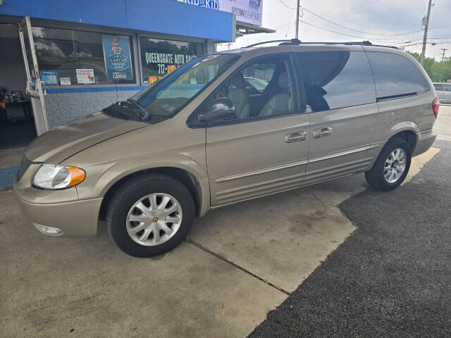 2002 Chrysler Town and Country for sale at QUEENSGATE AUTO SALES in York, PA