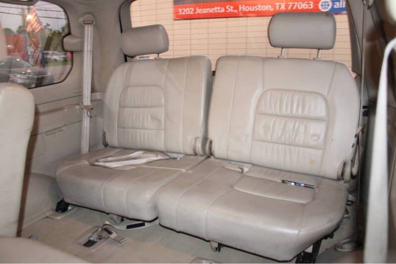 2003 Lexus LX 470 photo 14