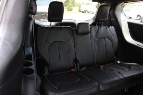 2027 Chrysler Pacifica Select