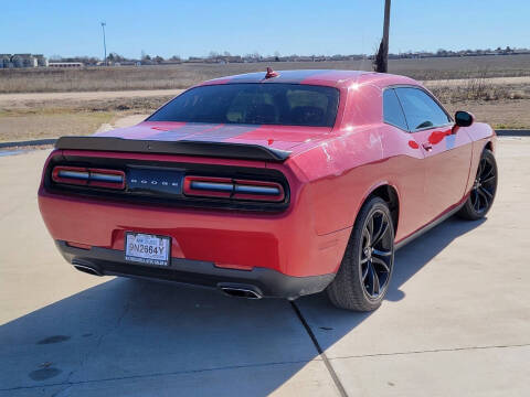 2017 Dodge Challenger SXT Plus