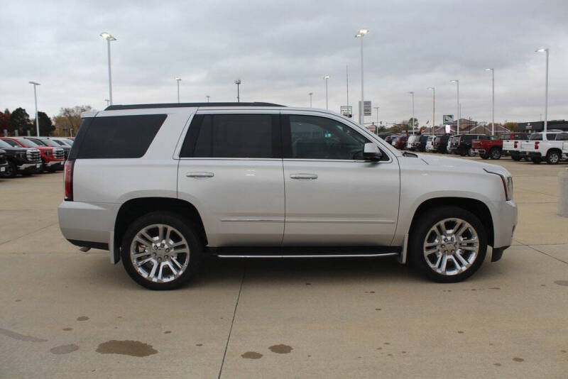 Used 2019 GMC Yukon SLT with VIN 1GKS2BKCXKR244666 for sale in Storm Lake, IA