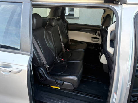 2022 Kia Carnival LX