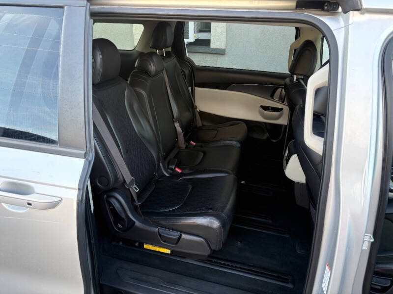 2022 Kia Carnival LX