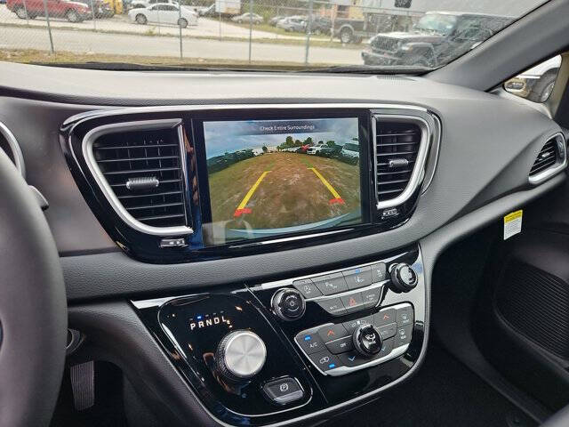 2026 Chrysler Voyager LX