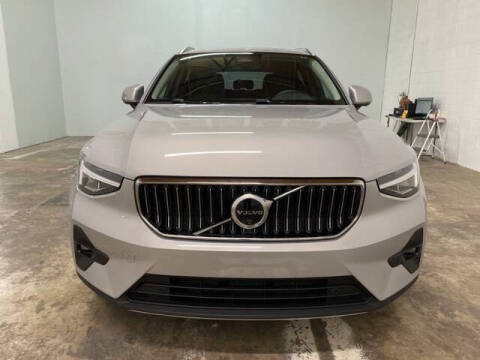 2025 Volvo XC40 B5 Plus Bright Theme