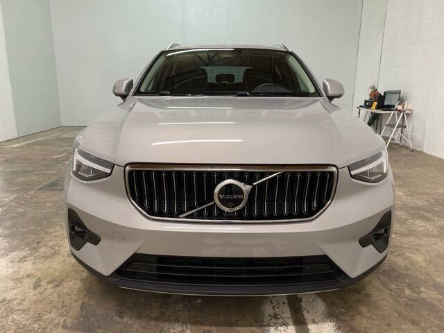 2025 Volvo XC40 B5 Plus Bright Theme