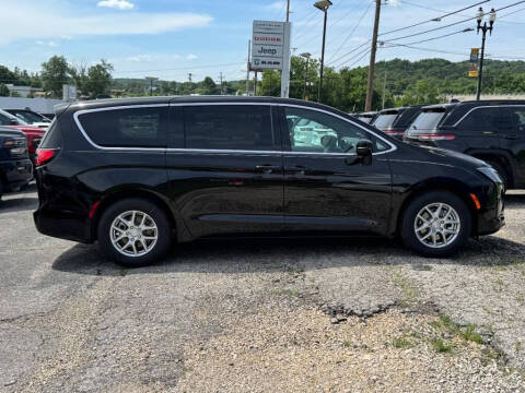 2027 Chrysler Pacifica Select