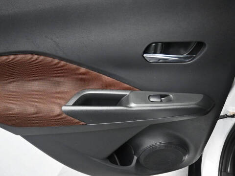 2022 Nissan Kicks SR