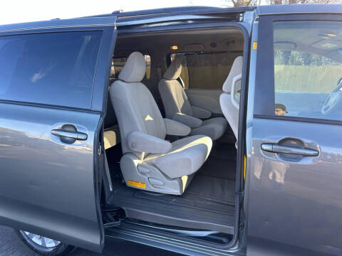 2011 Toyota Sienna LE 7-Passenger