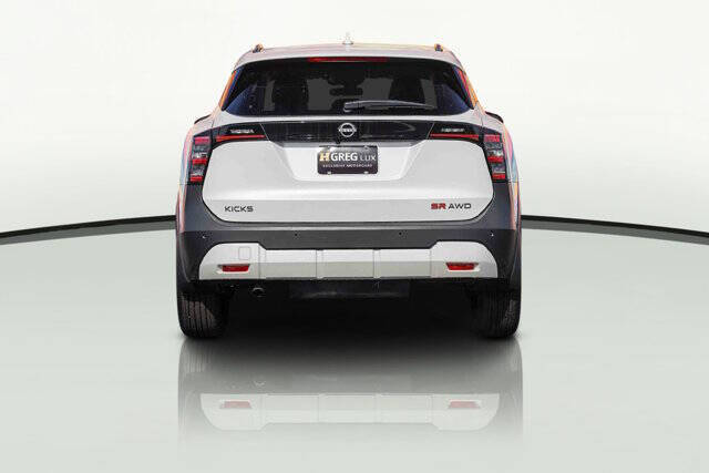 2025 Nissan Kicks SR