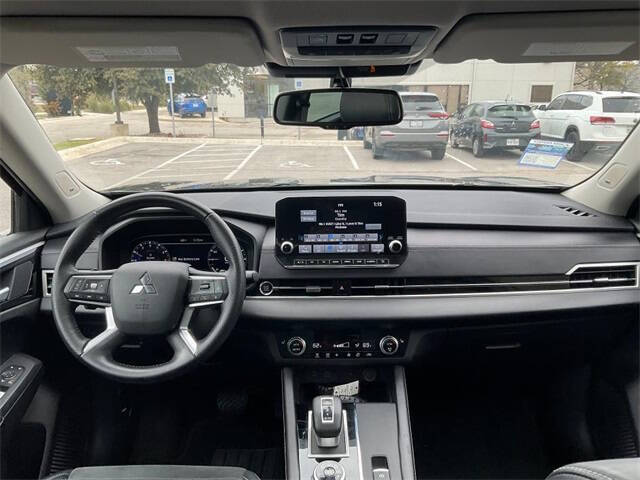 2023 Mitsubishi Outlander SE