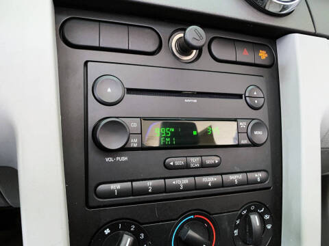 2007 Ford Mustang V6 Deluxe