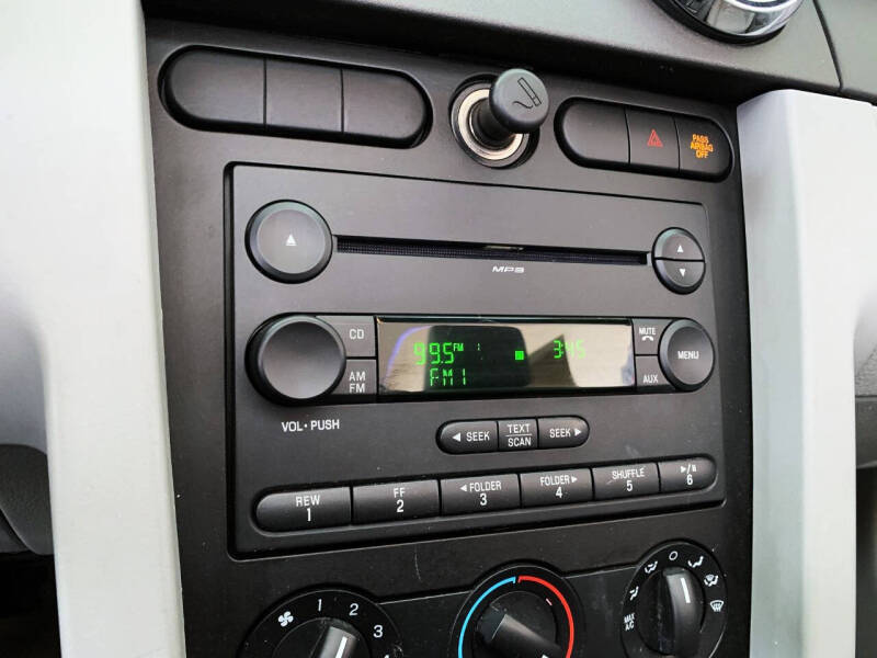 2007 Ford Mustang V6 Deluxe