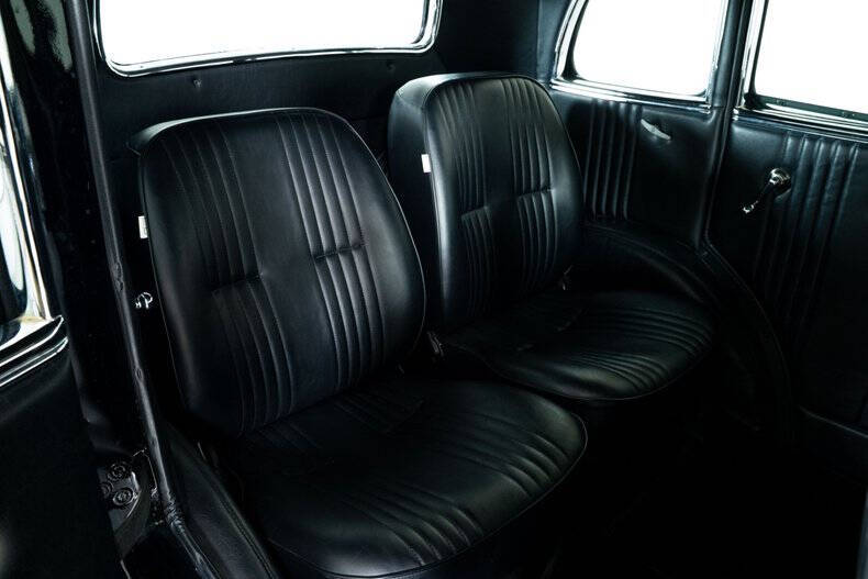 1933 Ford Super Deluxe