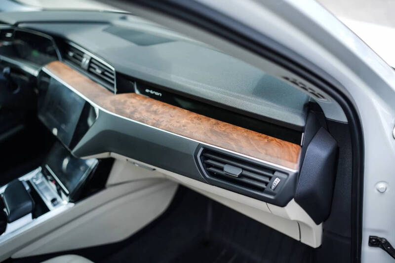 2019 Audi e-tron quattro Premium Plus