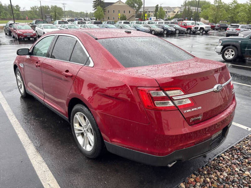 2018 Ford Taurus SEL