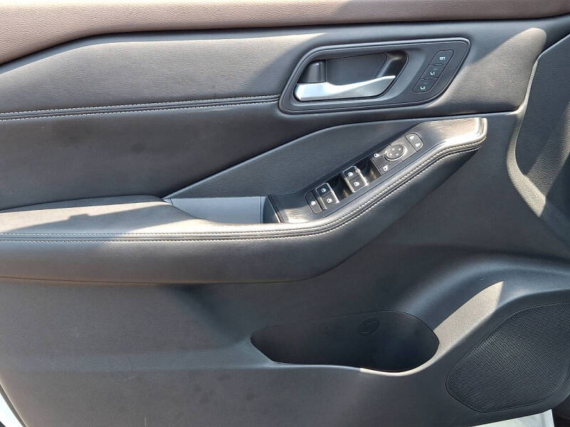 2022 Nissan Rogue SL