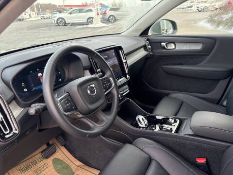 2025 Volvo XC40 B5 Plus Bright Theme