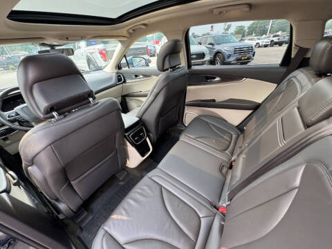 2019 Lincoln Nautilus Select