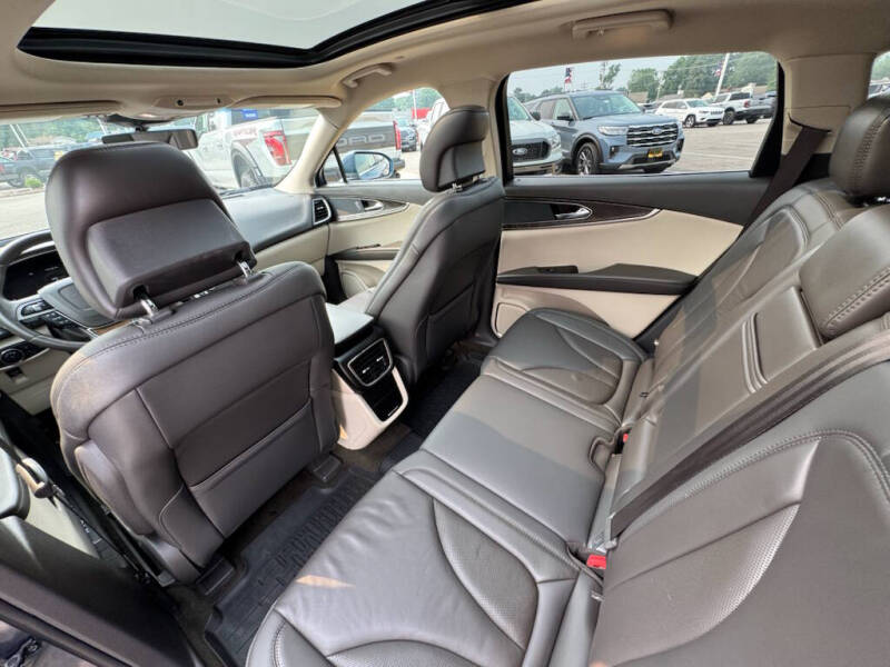 2019 Lincoln Nautilus Select