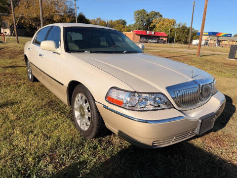 2005 Lincoln Town Car Signature Limited