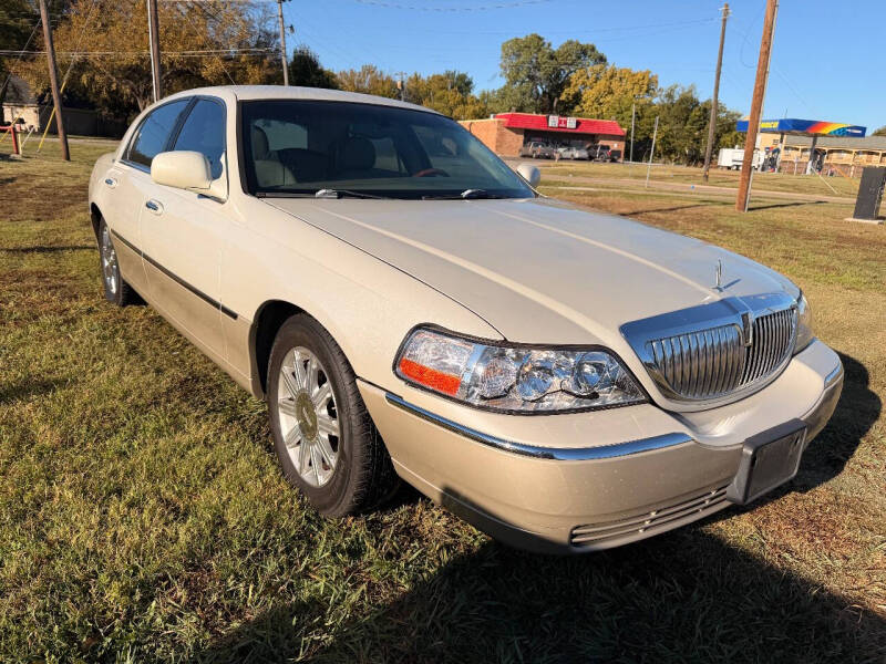 2005 Lincoln Town Car Signature Limited