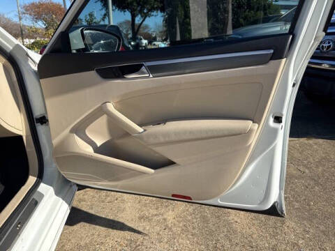 2017 Volkswagen Passat 1.8T R-Line