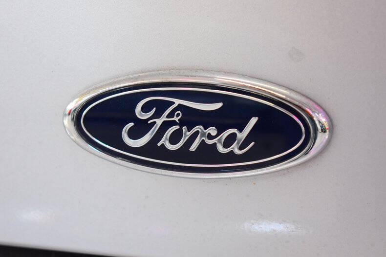 2004 Ford Mustang Deluxe