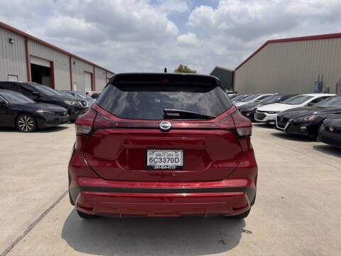 2021 Nissan Kicks SR