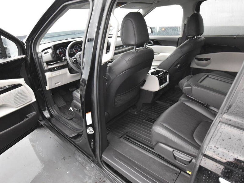 2024 Kia Carnival EX