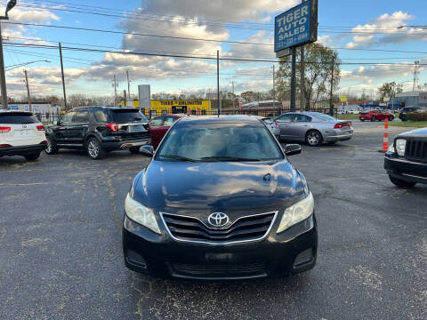 2011 Toyota Camry for sale at TIGER AUTO SALES INC in Redford MI